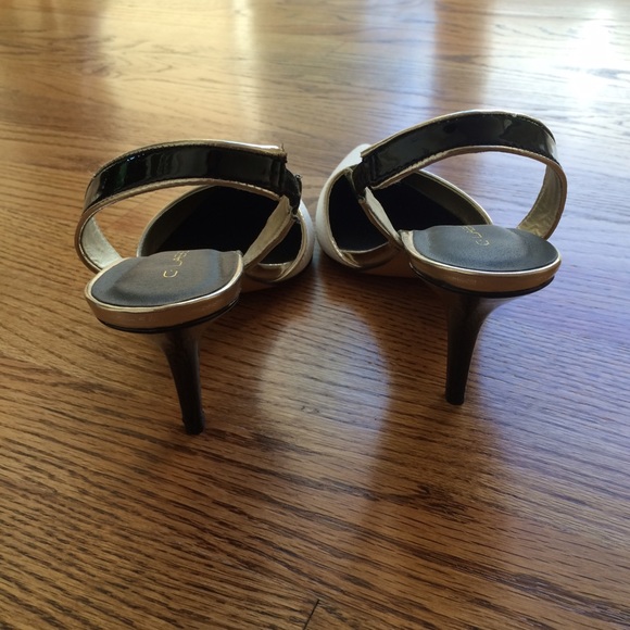 Two tone embossed heels w gold trim - Picture 3 of 4