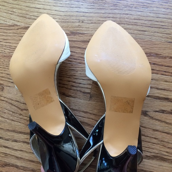 Two tone embossed heels w gold trim - Picture 4 of 4