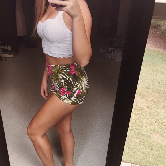 [SOLD] Brandy Palm Tree Shorts - Picture 2 of 4