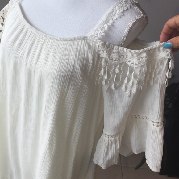 LAST ONE! Gorgeous cold shoulder mini dress w/lace - Picture 4 of 4