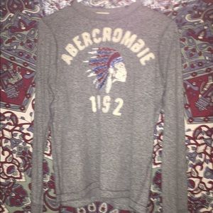 light gray abercrombie & fitch long sleeve top