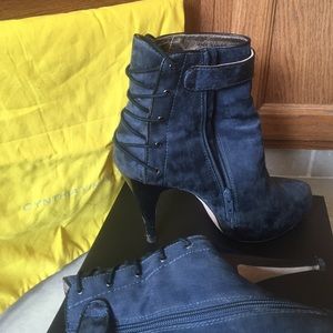 Cynthia Vincent booties sz 10, gray