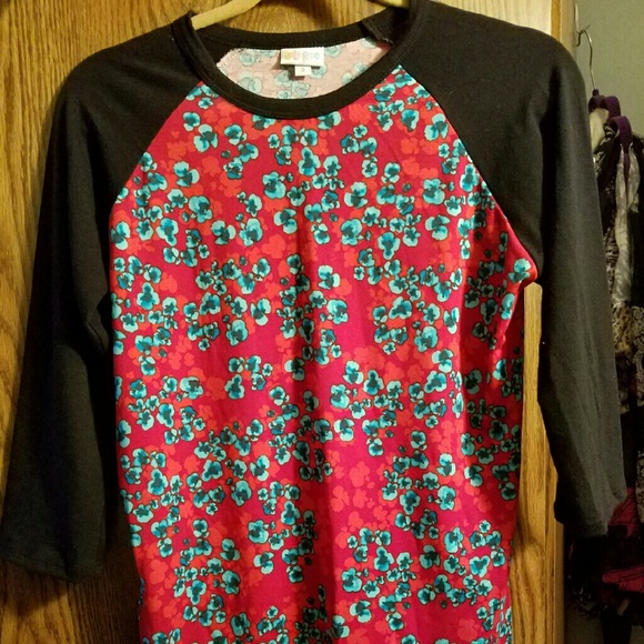 LuLaRoe Tops - Lularoe Randy tee.