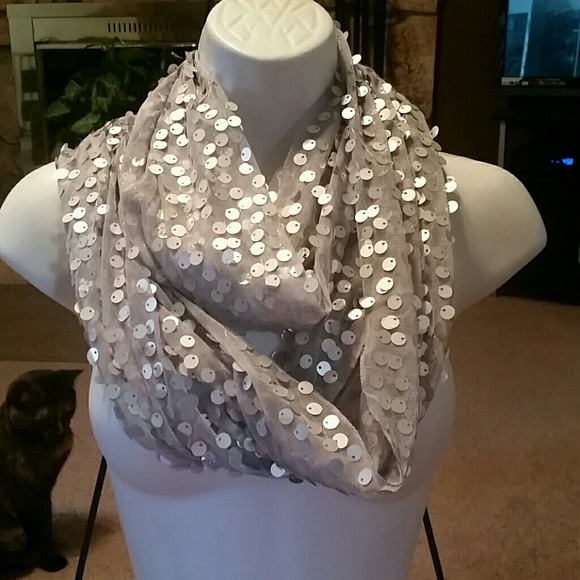 Body Central Accessories - BODY CENTRAL SCARF