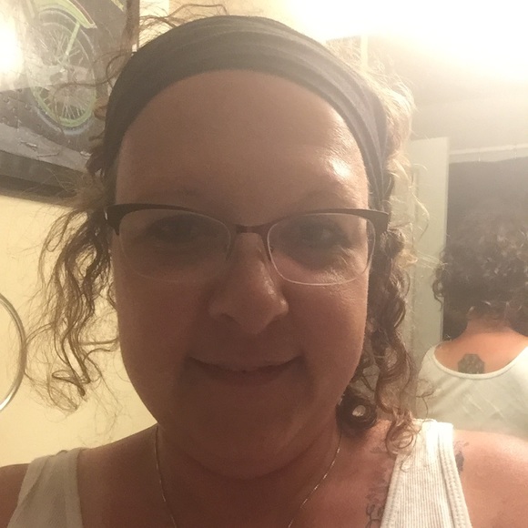 Meet your Posher, Andrea - Picture 2 of 2