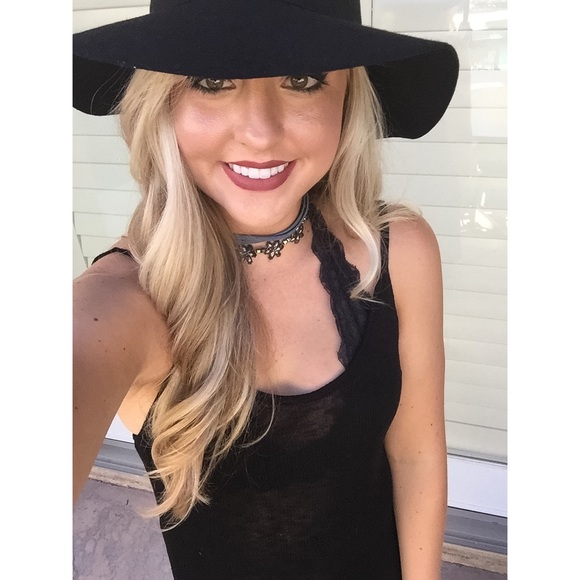 LAST Black High-low Whimsical Top - Picture 4 of 4