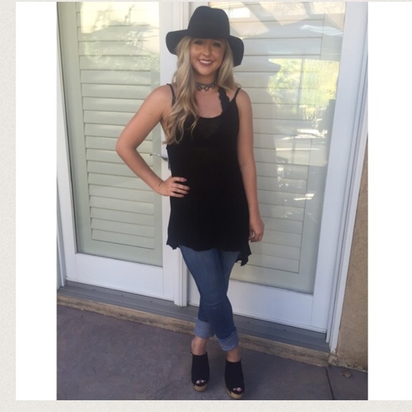 LAST Black High-low Whimsical Top - Picture 2 of 4