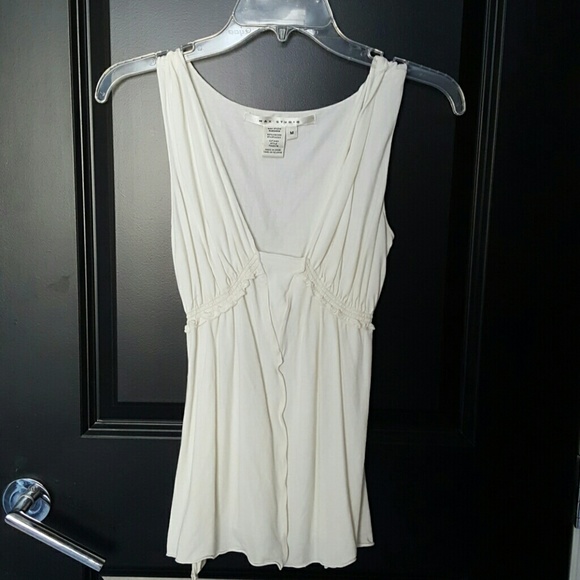 White top - Picture 1 of 2
