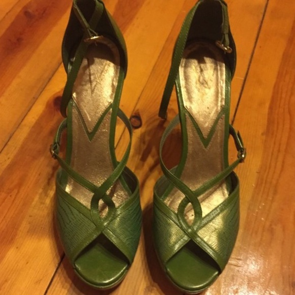 Vince Camuto rainbow flat bundle