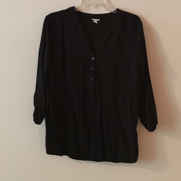 Black flowy blouse with front pocket!