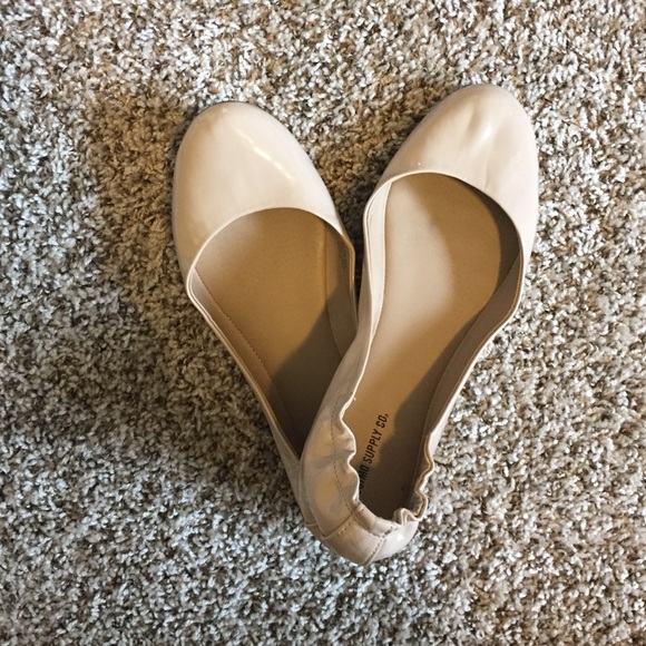 Nude basic dress shoe/flats