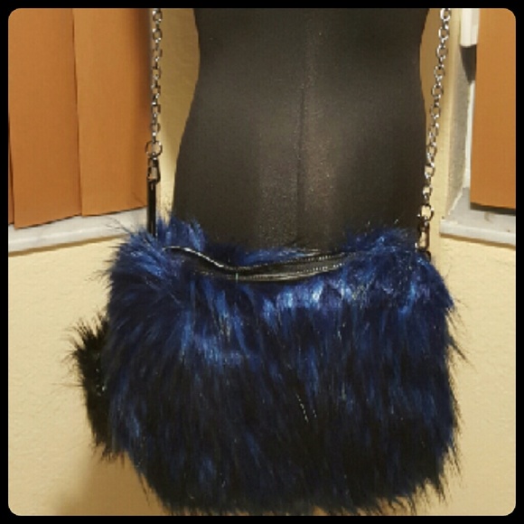 .  WOMEN HANDBAG BLUE FAUX FUR  WITH POM POM FUR - Picture 3 of 5