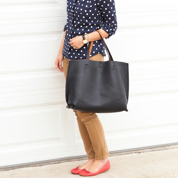 Old Navy Handbags - Reversible Tote 🎈Host Pick