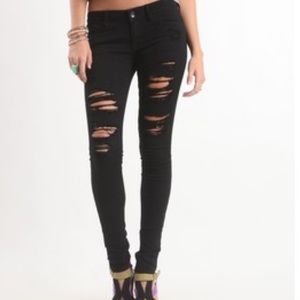 Super cute ripped black skinny jeans bullhead