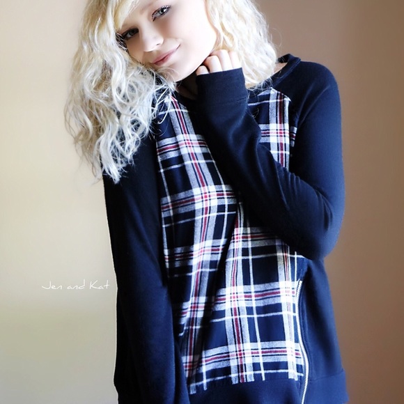 Rue 21 ✧ snuggly sweater w/ plaid & cute zippers