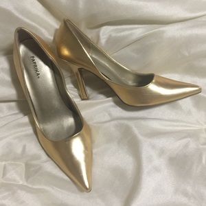 Gold pointed-toe pumps