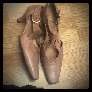 AEROSOLES brand new low heels!