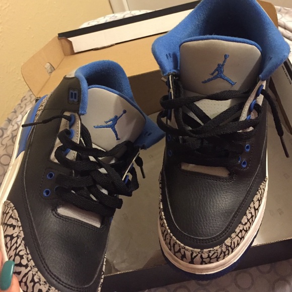 Sport Blue 3s size 7 // good condition