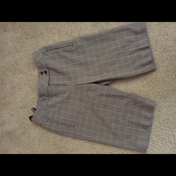 A line woman's Capri