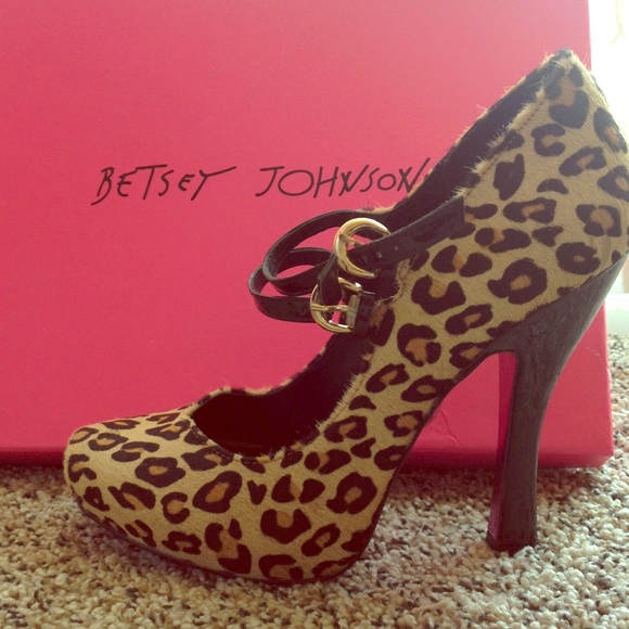 💥FINAL SALE💥 Betsey Johnson Mary Jane heels