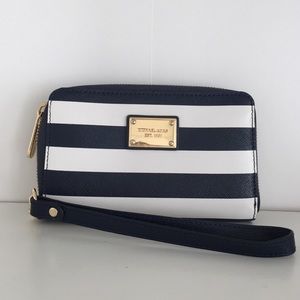 Michael Kors wristlet - moving must sell