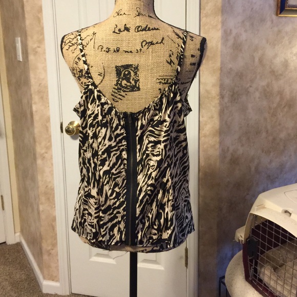 Top - Picture 2 of 2