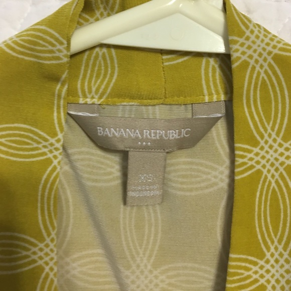SOLD-Banana Republic top - Picture 2 of 3
