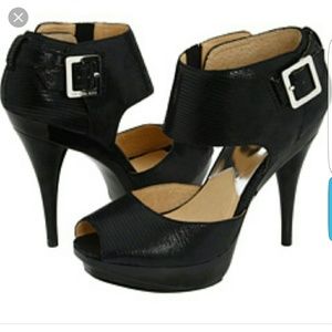 Michel kors black heels,sz9