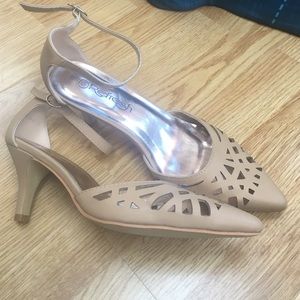 Elegant Tan Like New Heels