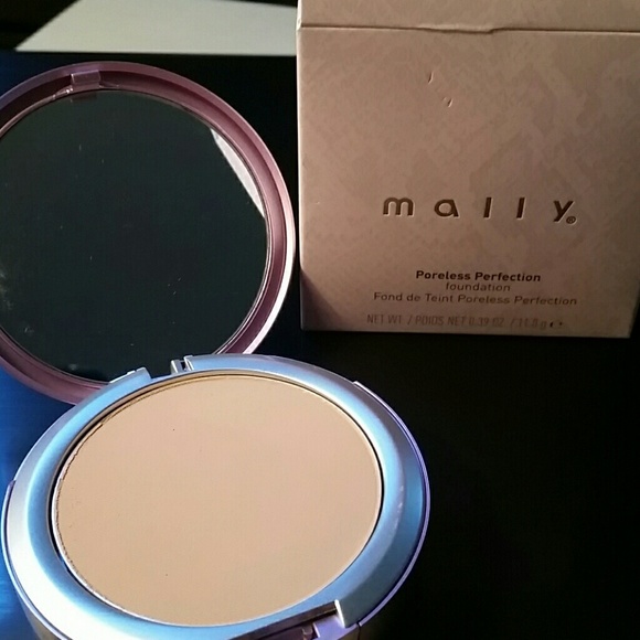 Mally poreless perfection foundation. Brand new