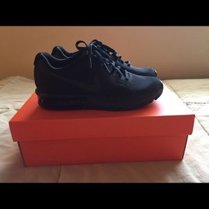 Size 7 Women's Nike Air max