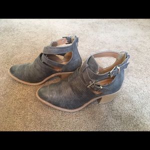 Super cute cut out booties!