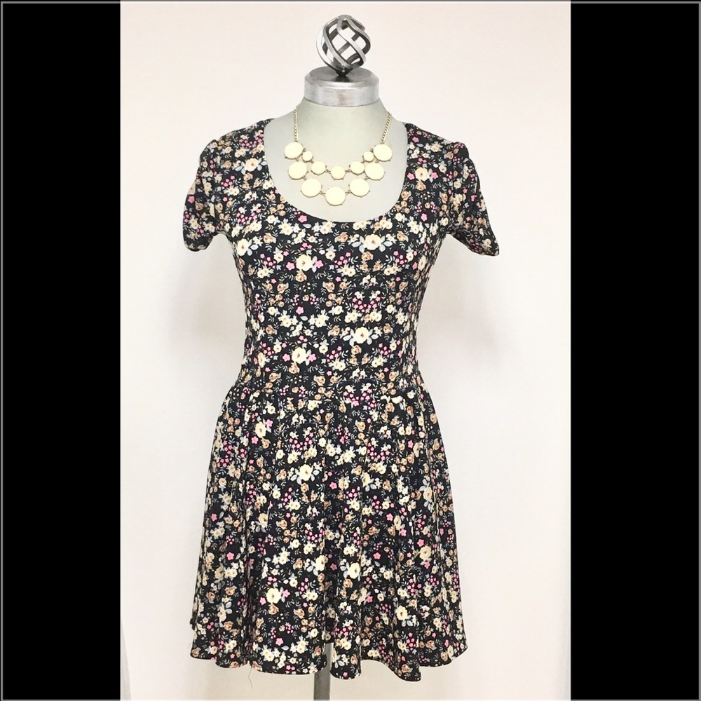 Beautiful women's Dress Size Medium.