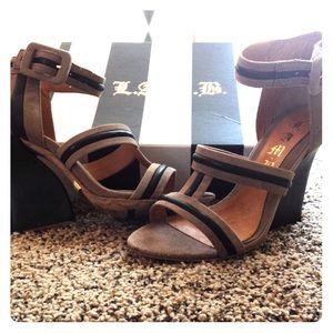 L.A.M.B gray/black strappy heeled sandals