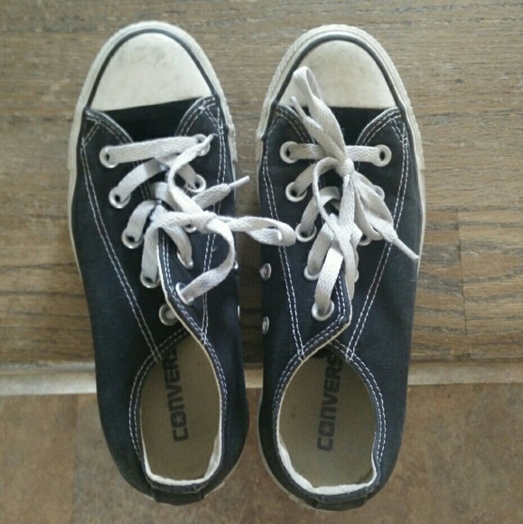 SOLD Black and white Converse - Picture 1 of 4