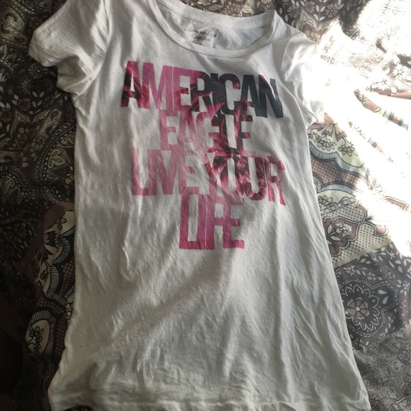 American Eagle short sleeve white tee
