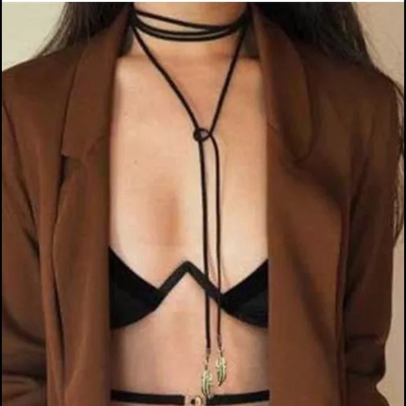 Jewelry - Silver leaf choker necklace