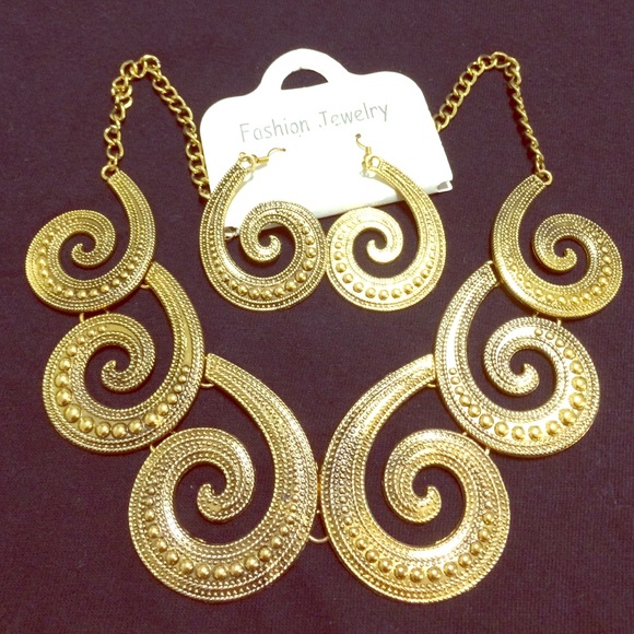 👯Classic Vintage Gold Necklace w Earrings😎 - Picture 1 of 4