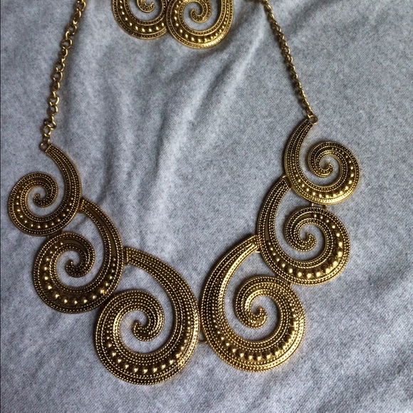👯Classic Vintage Gold Necklace w Earrings😎 - Picture 2 of 4