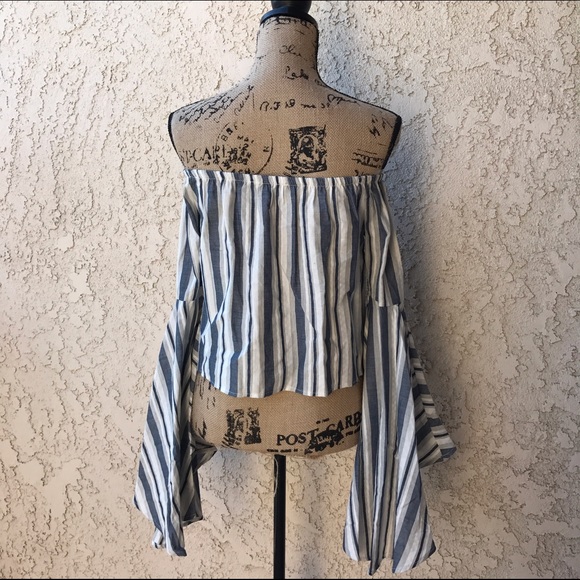 🎉HP🎉 Bohemian off the shoulder top - Picture 3 of 3