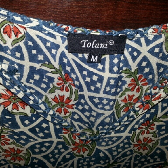 3/4 sleeve floral top sz M. DONATED 4/8 - Picture 2 of 3