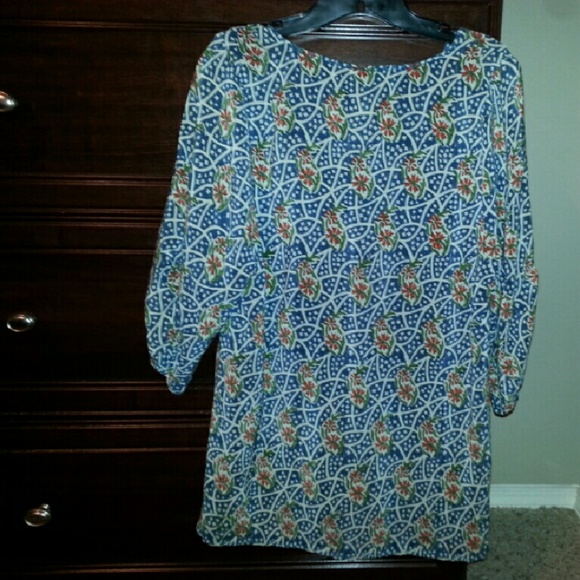 3/4 sleeve floral top sz M. DONATED 4/8 - Picture 3 of 3