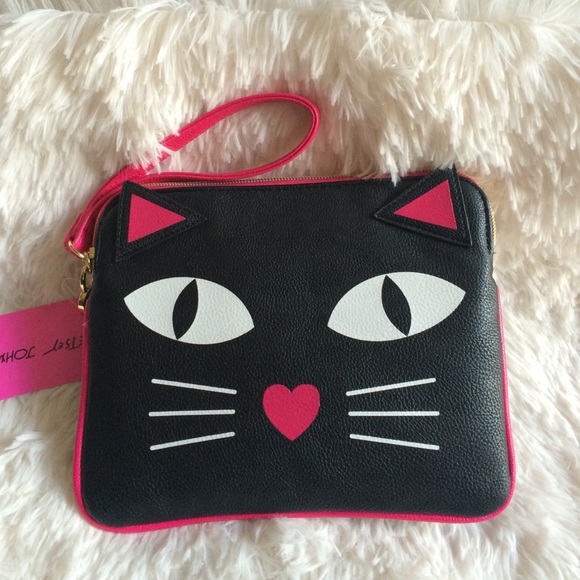 Betsey Johnson Handbags - ❤️Betsey Johnson Pouch With top Zip❤️