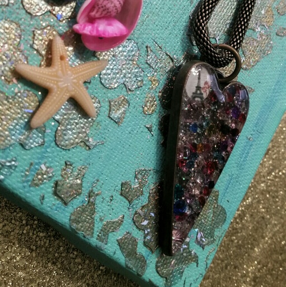 Heart shaped resin pendant with Swarovski crystals - Picture 1 of 4