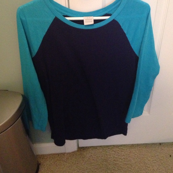 VS PINK long sleeve tee - Picture 3 of 3