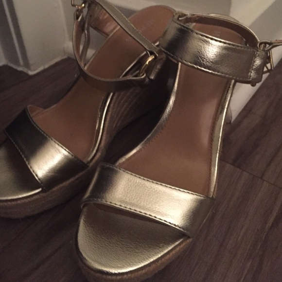 Gold wedges