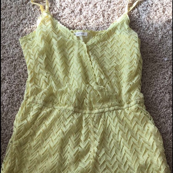 Bright yellow romper with chevron detail - Picture 1 of 2