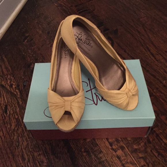 Yellow bow wedges