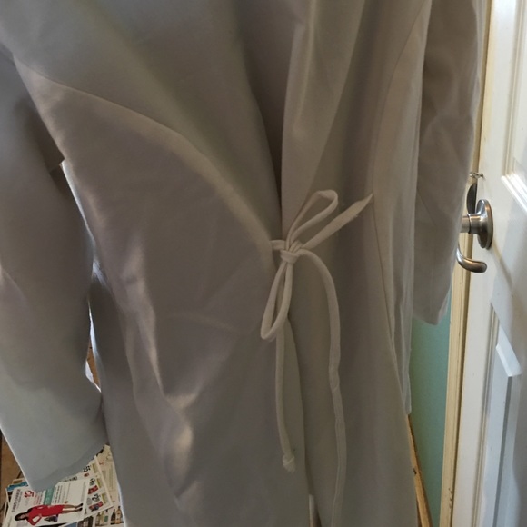 White Blazer with Tie Back - Picture 4 of 4