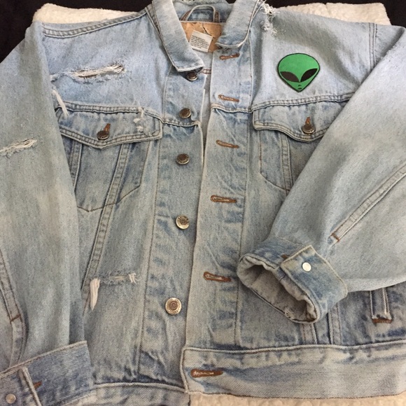 Distressed jean jacket with alien patch 👽